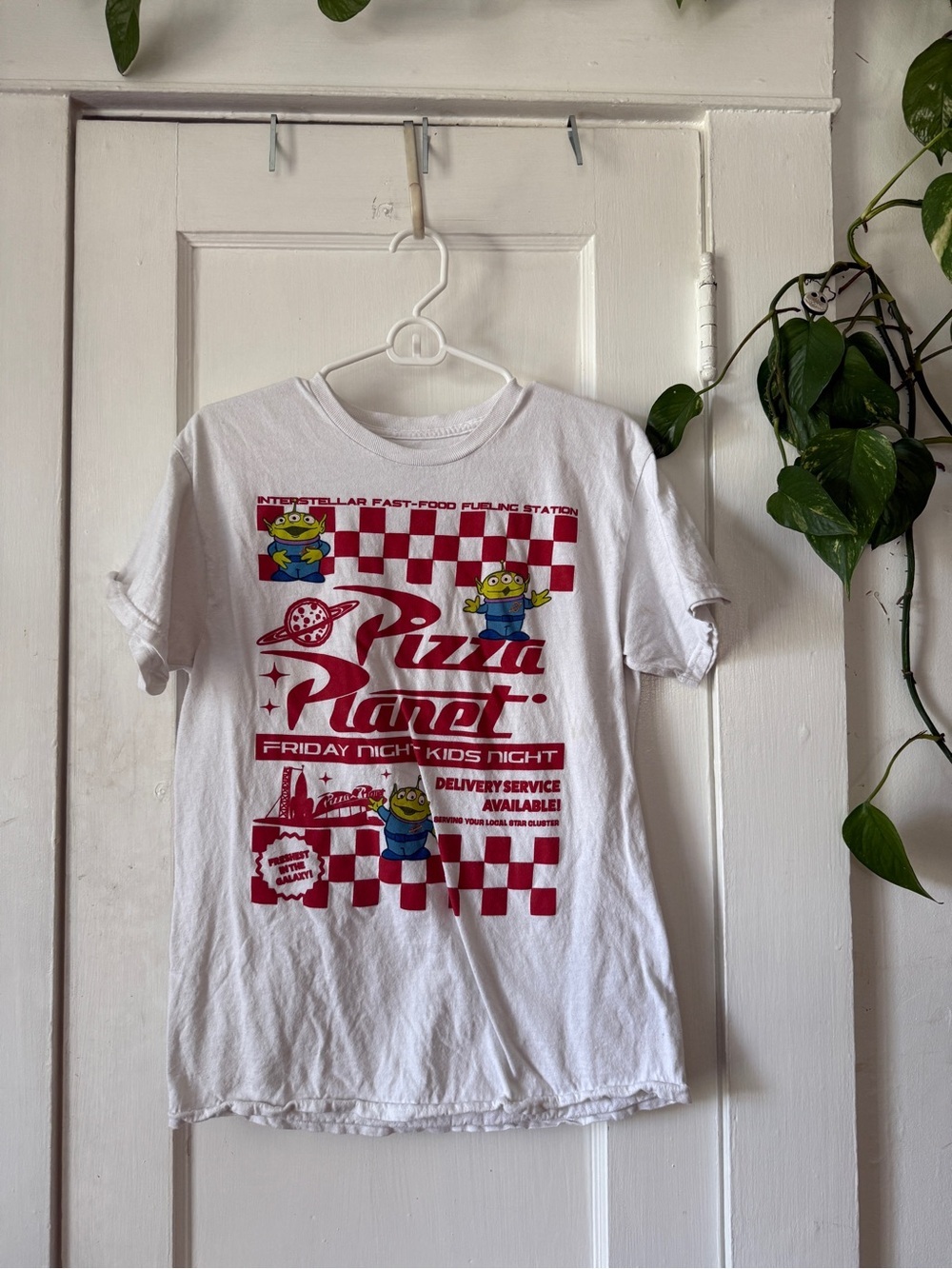 Toy Story pizza planet men’s size M White Graphic Tee